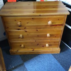 Solid pine 3 drawer chest