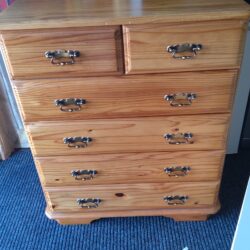 Chest of drawers (032410)